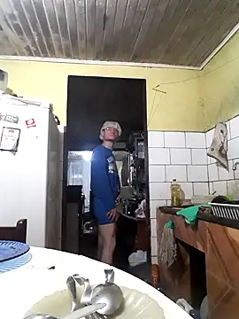 Snapshot of everbrazilianpr chatting on 10.31.25 everbrazilianpr online show from 10.31.25