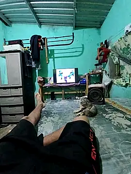 Snapshot of AntoniGM25 chatting on 10.31.25 AntoniGM25 online show from 10.31.25