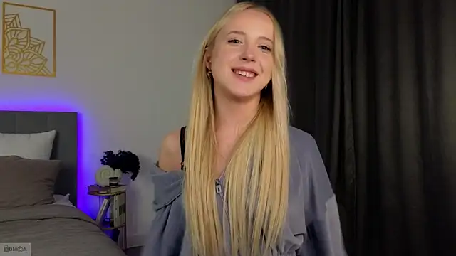 Snapshot of adele_armass chatting on 11.19.25 adele armass online show from 11.19.25