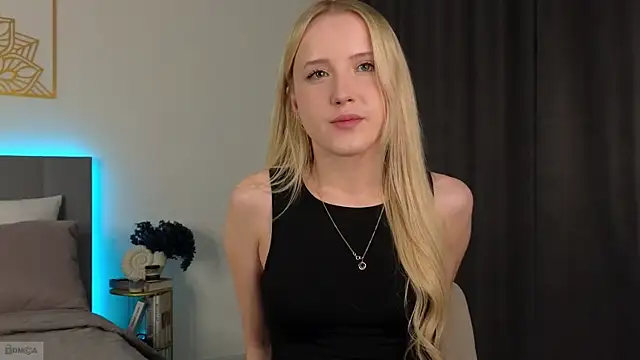 Snapshot of adele_armass chatting on 11.26.25 adele armass online show from 11.26.25