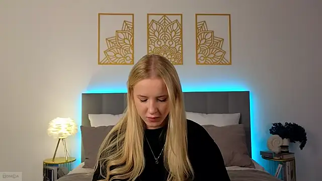 Snapshot of adele_armass chatting on 11.28.25 adele armass online show from 11.28.25