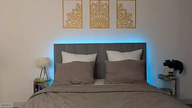 Snapshot of adele_armass chatting on 12.04.25 adele armass online show from 12.04.25