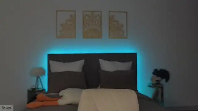 Snapshot of adele_armass chatting on 12.16.25 adele armass online show from 12.16.25