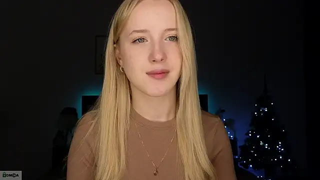 Snapshot of adele_armass chatting on 12.18.25 adele armass online show from 12.18.25