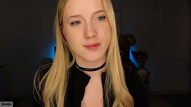 Snapshot of adele_armass chatting on 02.14.26 adele armass online show from 02.14.26