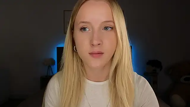 Snapshot of adele_armass chatting on 03.22.26 adele armass online show from 03.22.26