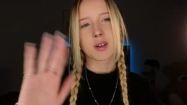 Snapshot of adele_armass chatting on 03.25.26 adele armass online show from 03.25.26