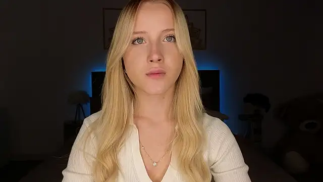 Snapshot of adele_armass chatting on 03.26.26 adele armass online show from 03.26.26