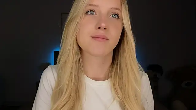 Snapshot of adele_armass chatting on 03.29.26 adele armass online show from 03.29.26