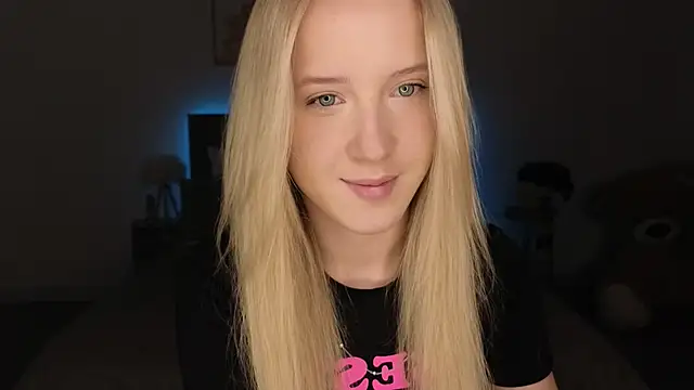 Snapshot of adele_armass chatting on 04.03.26 adele armass online show from 04.03.26