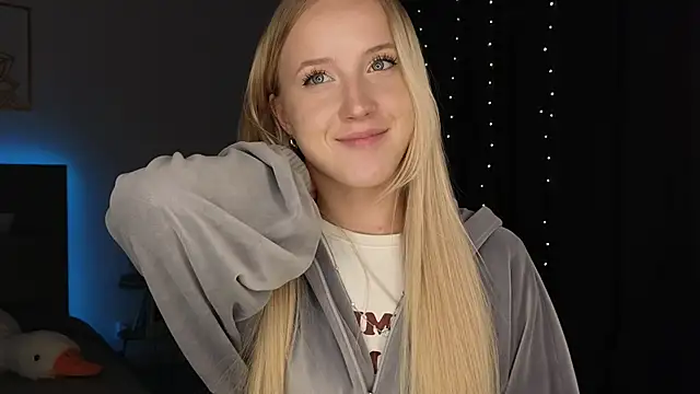 Snapshot of adele_armass chatting on 04.11.26 adele armass online show from 04.11.26