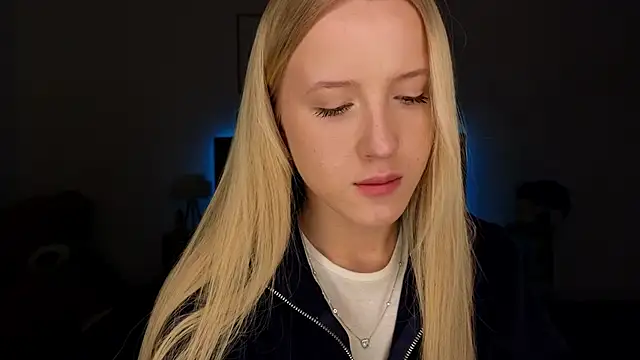 Snapshot of adele_armass chatting on 04.15.26 adele armass online show from 04.15.26