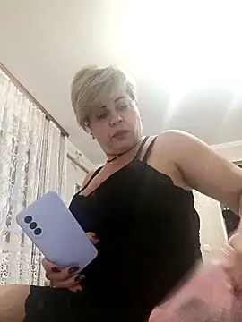 Snapshot of MilkySky chatting on 11.20.25 MilkySky online show from 11.20.25