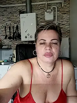 Snapshot of MilkySky chatting on 12.18.25 MilkySky online show from 12.18.25