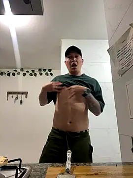 Snapshot of NathanielLux29 chatting on 11.15.25 NathanielLux29 online show from 11.15.25