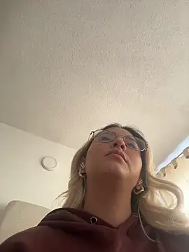 Elina Hills online show from 03.02.26