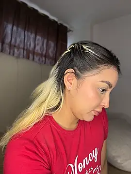 Elina Hills online show from 04.16.26