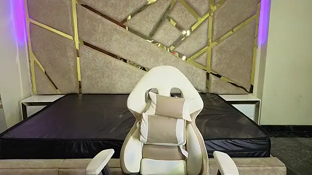 Snapshot of Frrreyaa chatting on 11.14.25 Frrreyaa online show from 11.14.25