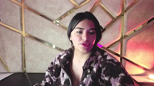 Snapshot of Frrreyaa chatting on 11.25.25 Frrreyaa online show from 11.25.25