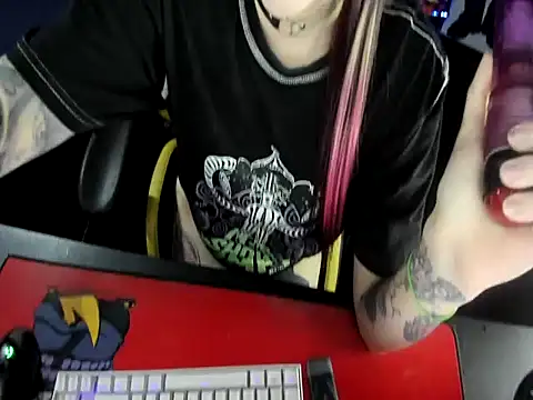 Snapshot of Yummy_dark chatting on 11.12.25 Yummy dark online show from 11.12.25