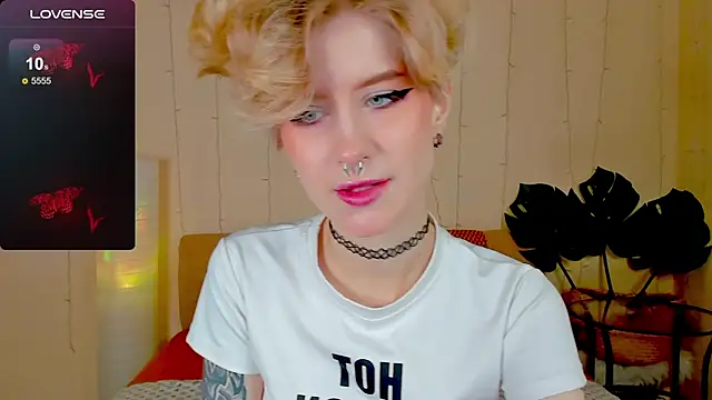 Snapshot of Angel_Julles chatting on 11.08.25 Angel Julles online show from 11.08.25