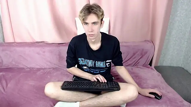 Snapshot of Harvey_foster chatting on 11.16.25 Harvey foster online show from 11.16.25