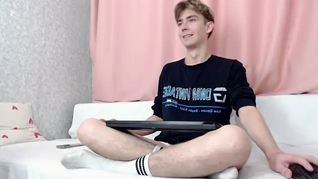 Snapshot of Harvey_foster chatting on 12.05.25 Harvey foster online show from 12.05.25