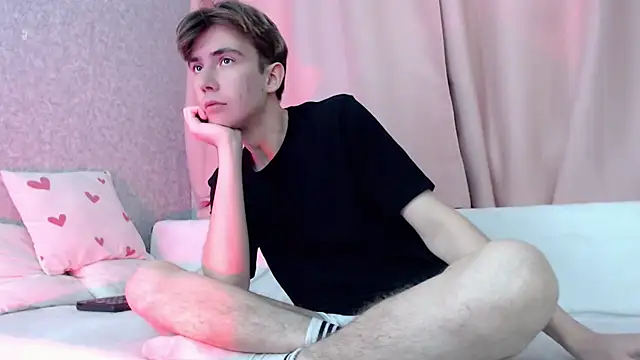 Snapshot of Harvey_foster chatting on 12.15.25 Harvey foster online show from 12.15.25