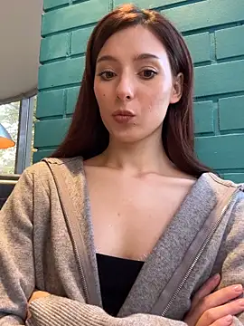 Snapshot of LilluKatten chatting on 11.07.25 LilluKatten online show from 11.07.25