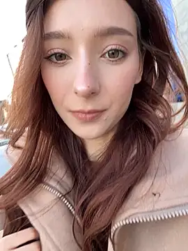 Snapshot of LilluKatten chatting on 11.21.25 LilluKatten online show from 11.21.25