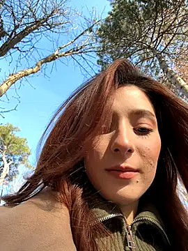 Snapshot of LilluKatten chatting on 11.28.25 LilluKatten online show from 11.28.25