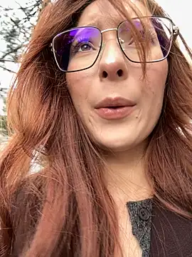 Snapshot of LilluKatten chatting on 12.04.25 LilluKatten online show from 12.04.25