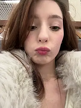 Snapshot of LilluKatten chatting on 12.15.25 LilluKatten online show from 12.15.25