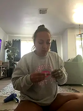 Snapshot of prettylildes chatting on 11.05.25 prettylildes online show from 11.05.25