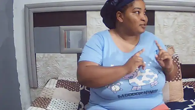 Snapshot of MassiveBoobsxxxx chatting on 12.21.25 MassiveBoobsxxxx online show from 12.21.25