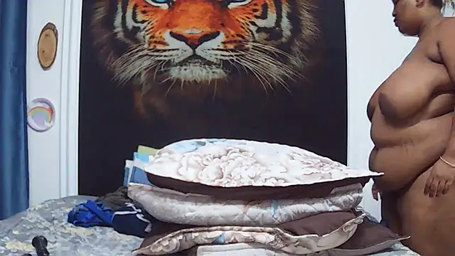 Snapshot of MassiveBoobsxxxx chatting on 02.24.26 MassiveBoobsxxxx online show from 02.24.26