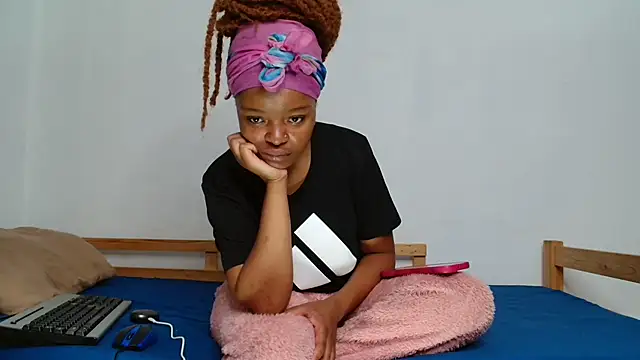 Snapshot of KinkyP6966 chatting on 11.24.25 KinkyP6966 online show from 11.24.25