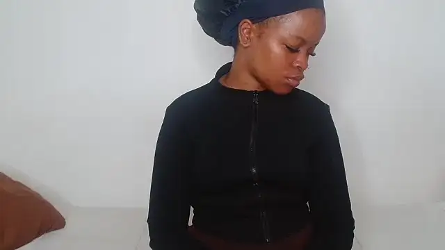 Snapshot of KinkyP6966 chatting on 12.04.25 KinkyP6966 online show from 12.04.25