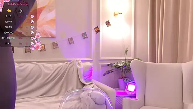 Snapshot of AlineFisher_ chatting on 11.10.25 AlineFisher online show from 11.10.25