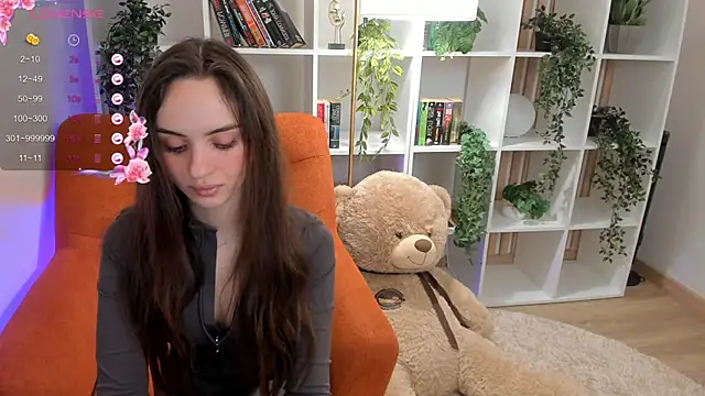 Snapshot of AlineFisher_ chatting on 11.24.25 AlineFisher online show from 11.24.25