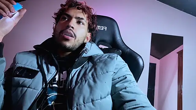 Snapshot of 3v1l chatting on 11.08.25 3v1l online show from 11.08.25