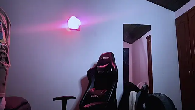 Snapshot of 3v1l chatting on 11.11.25 3v1l online show from 11.11.25