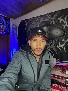 Snapshot of 3v1l chatting on 11.21.25 3v1l online show from 11.21.25