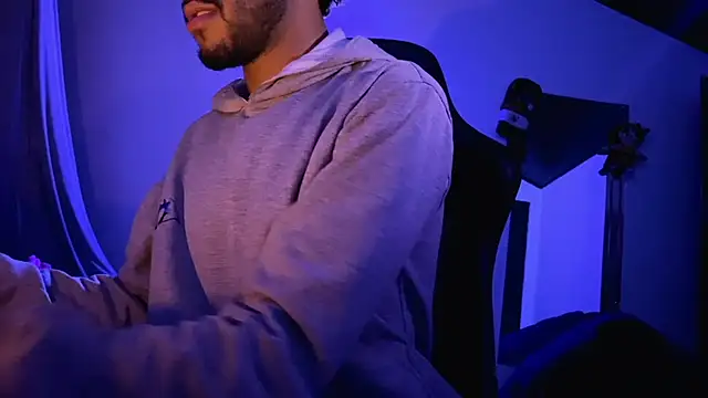 Snapshot of 3v1l chatting on 11.27.25 3v1l online show from 11.27.25