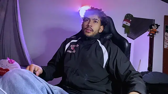 Snapshot of 3v1l chatting on 11.29.25 3v1l online show from 11.29.25