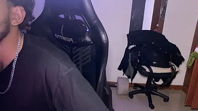 Snapshot of 3v1l chatting on 11.30.25 3v1l online show from 11.30.25