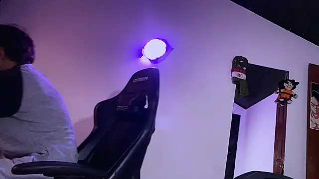 Snapshot of 3v1l chatting on 12.03.25 3v1l online show from 12.03.25