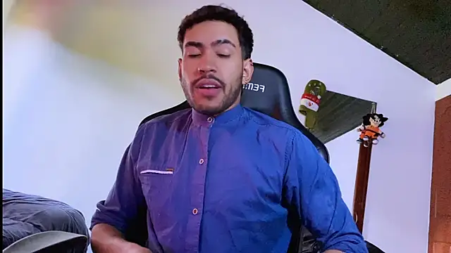 Snapshot of 3v1l chatting on 12.13.25 3v1l online show from 12.13.25