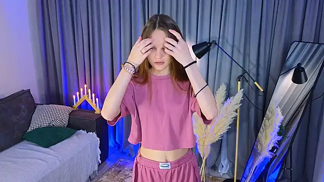 Snapshot of KarlaMagnett chatting on 11.19.25 KarlaMagnett online show from 11.19.25