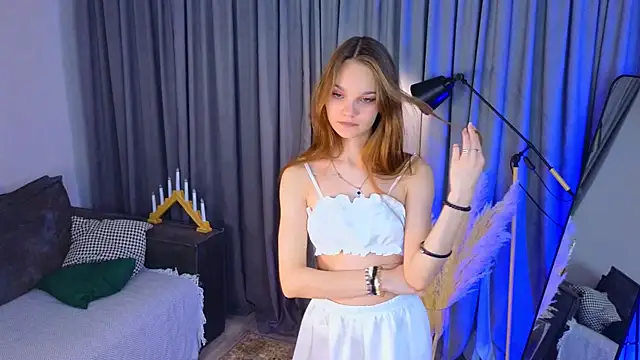 Snapshot of KarlaMagnett chatting on 11.21.25 KarlaMagnett online show from 11.21.25